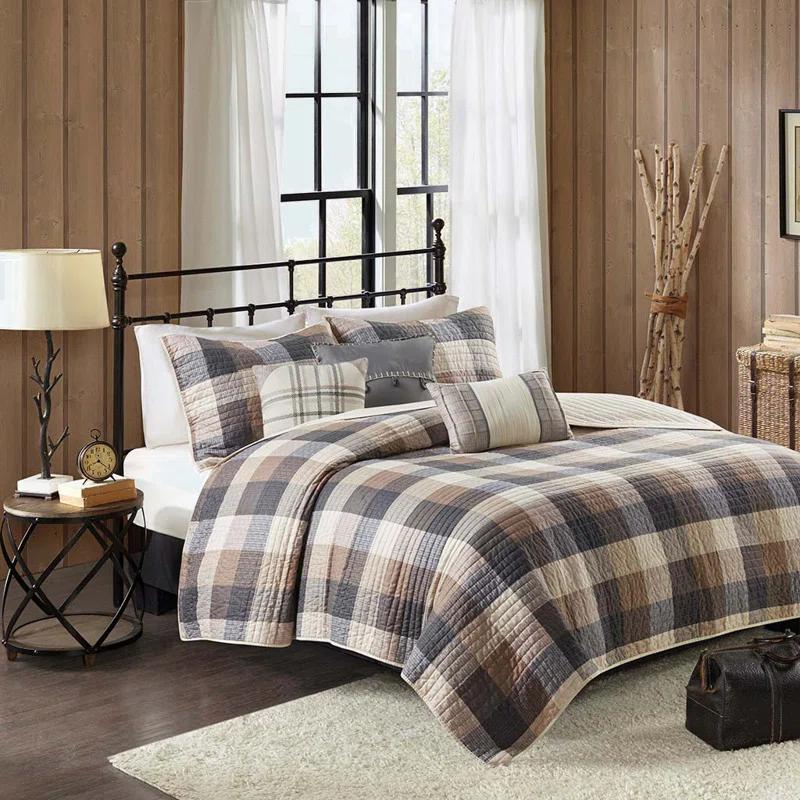 Madison Park Ridge 6 Piece Printed Herringbone Quilt Set with Throw Pillows
