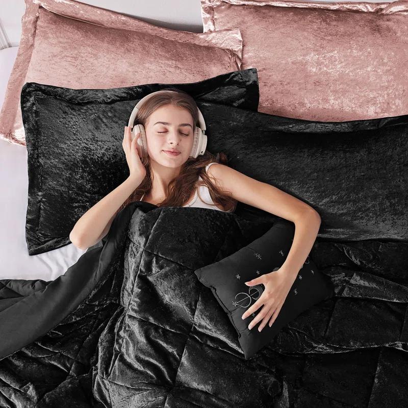 Intelligent Design Felicia Crushed Velvet Comforter Set with Throw Pillow