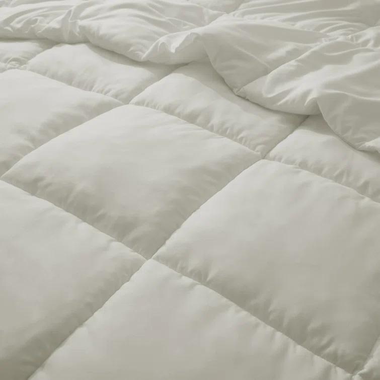 Wayfair Sleep Lightweight Down Alternative Comforter