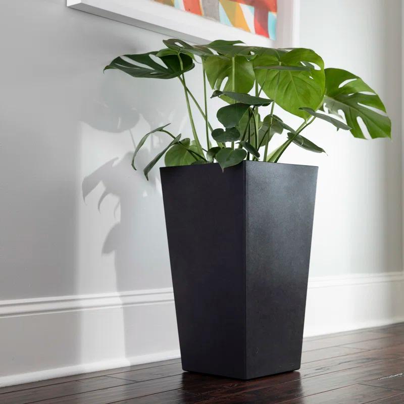 Finley Modern 20-in Recycled Plastic Indoor/Outdoor Square Vertical Planter