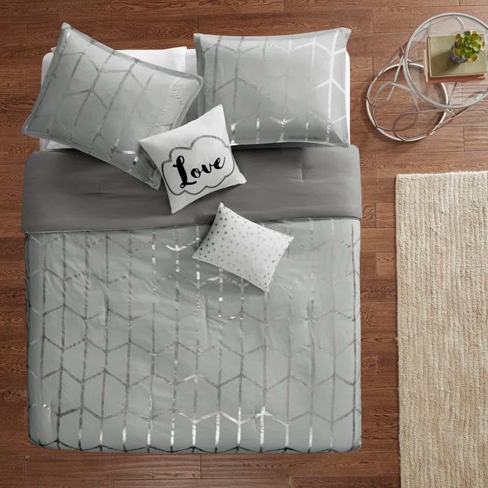Intelligent Design Raina Metallic Printed Comforter Set