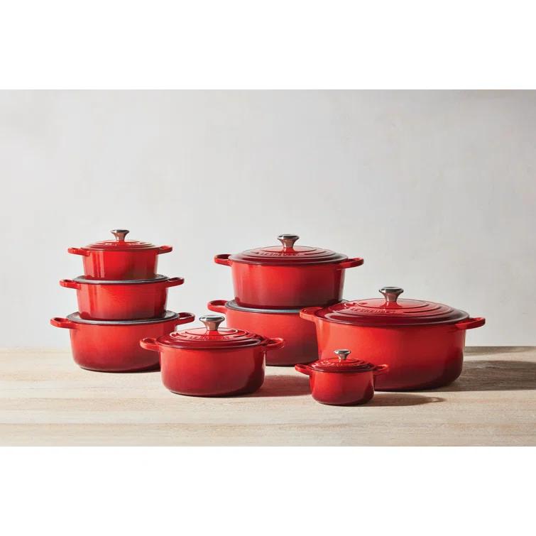 Le Creuset Signature Enameled Cast Iron Round Dutch Oven with Lid