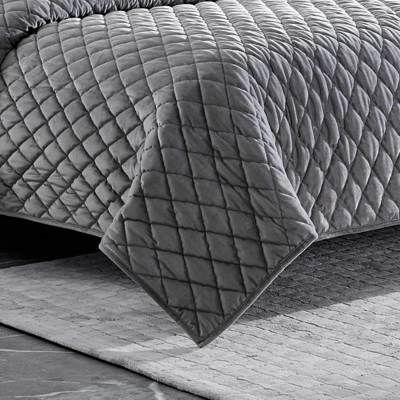 Vera Wang Vera Wang Diamond Velvet Quilt Set