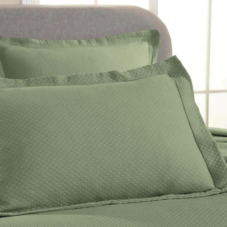 Superior Superior Solitaire Waffled Matelassé Bedspread Set with Shams