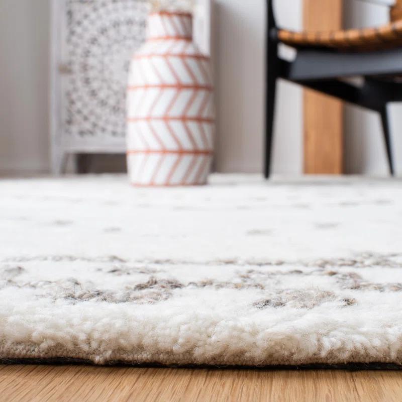 Safavieh Hand Tufted Performance Oriental Rug