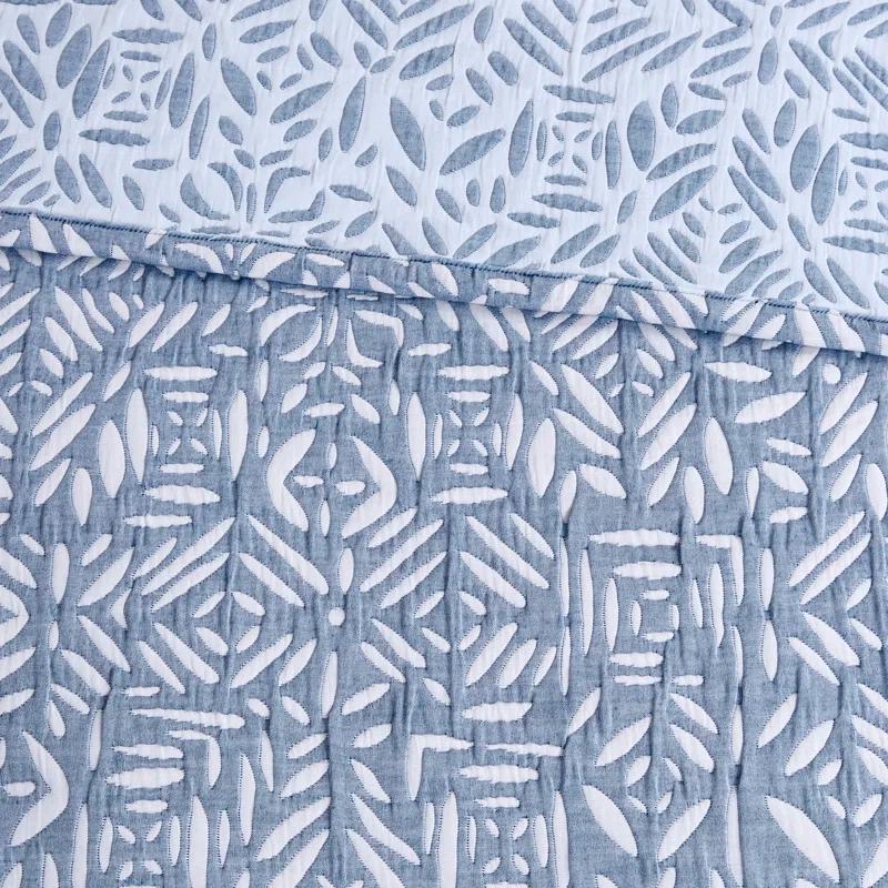 Madison Park Signature Harmony Oversized Reversible Matelasse Quilt Set with Throw Pillow