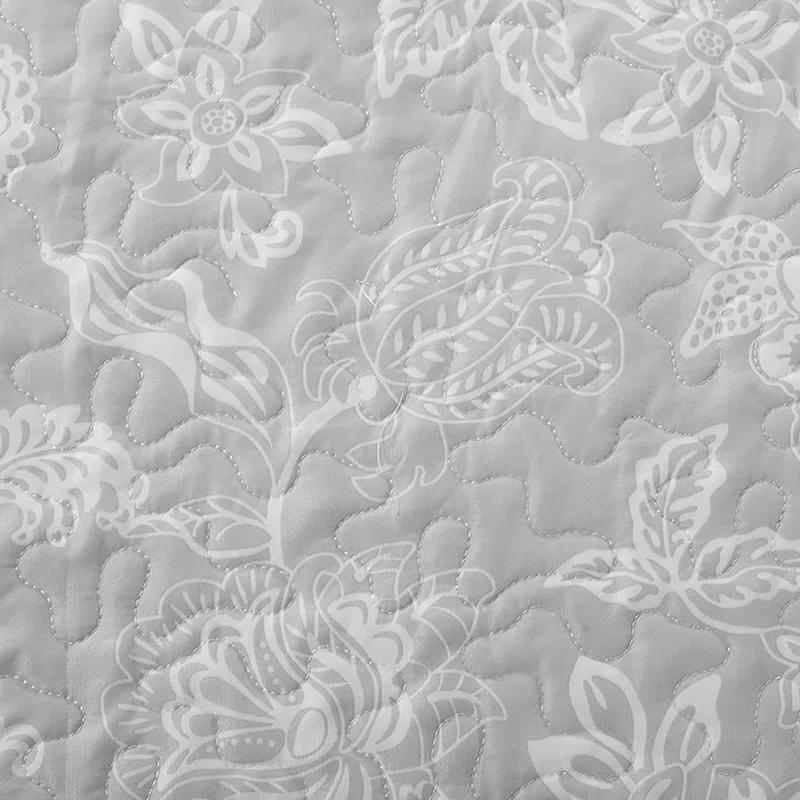 FreshFolds Dainty Floral Reversible Quilt Set with Shams