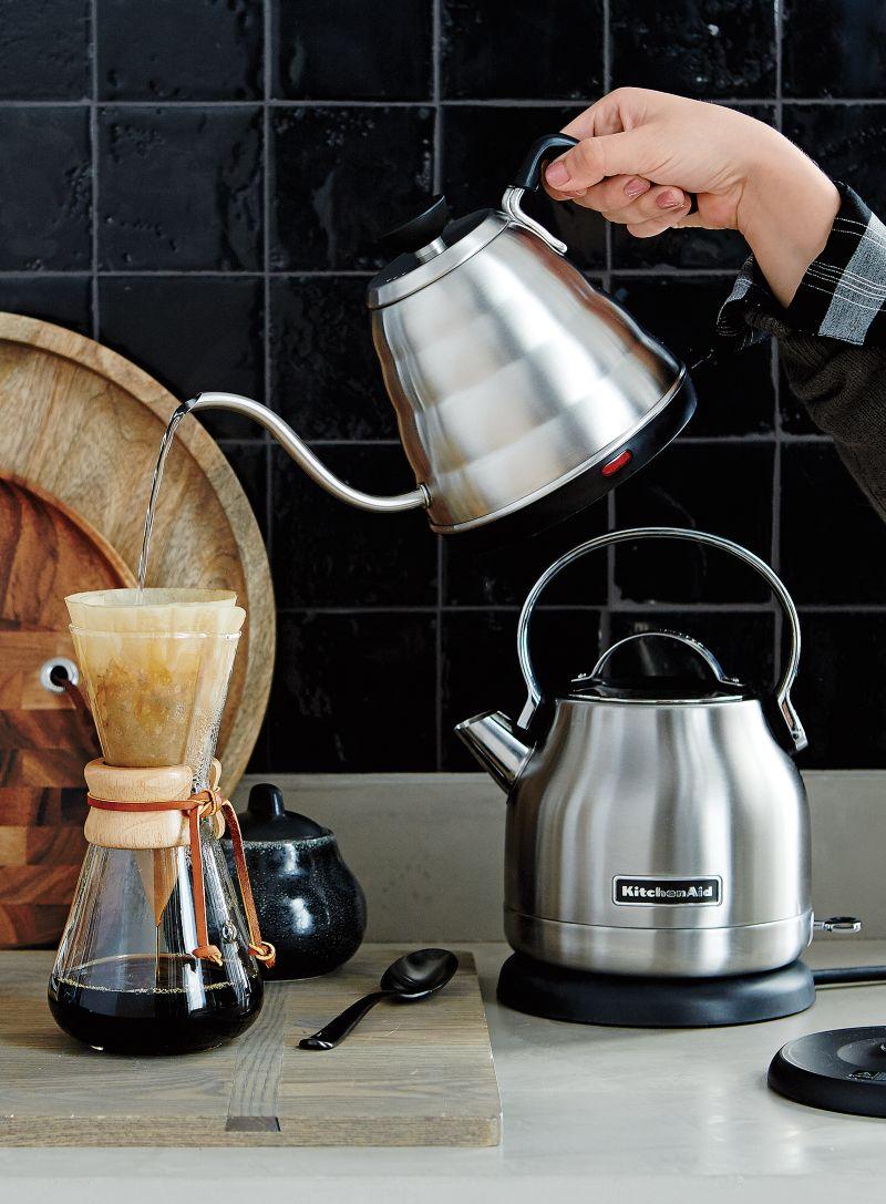 Chemex ® 8-Cup Glass Pour-Over Coffee Maker with Natural Wood Collar