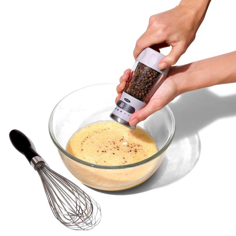 OXO ® Good Grips Contoured Mess-Free Pepper Grinder