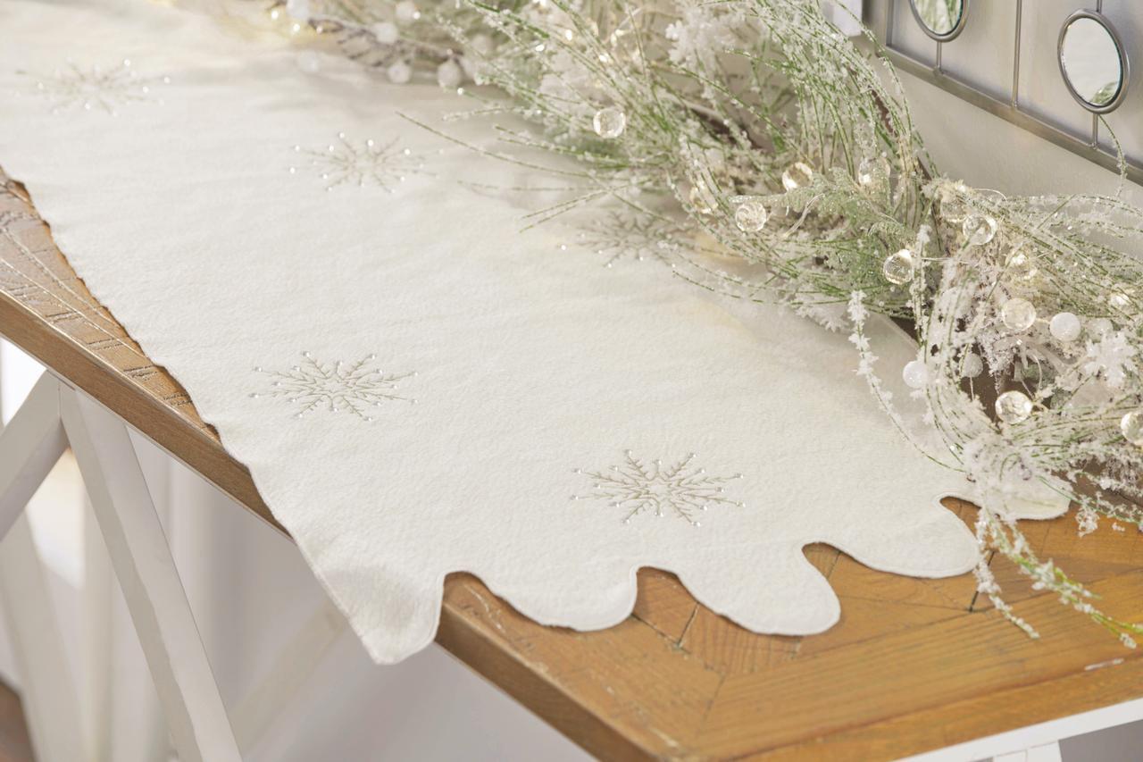 Saro Runner_Holly And Ribbon Design Embroidered Table Runner