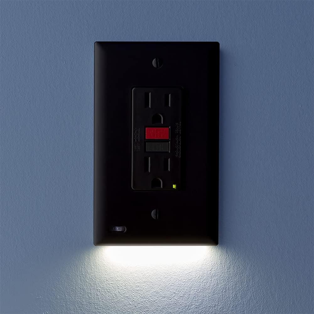 SnapPower GuideLight 2 PLUS Wall Plate Night Light - Bright / Dim / Off Sensor - GFCI, Black (1 Pack)