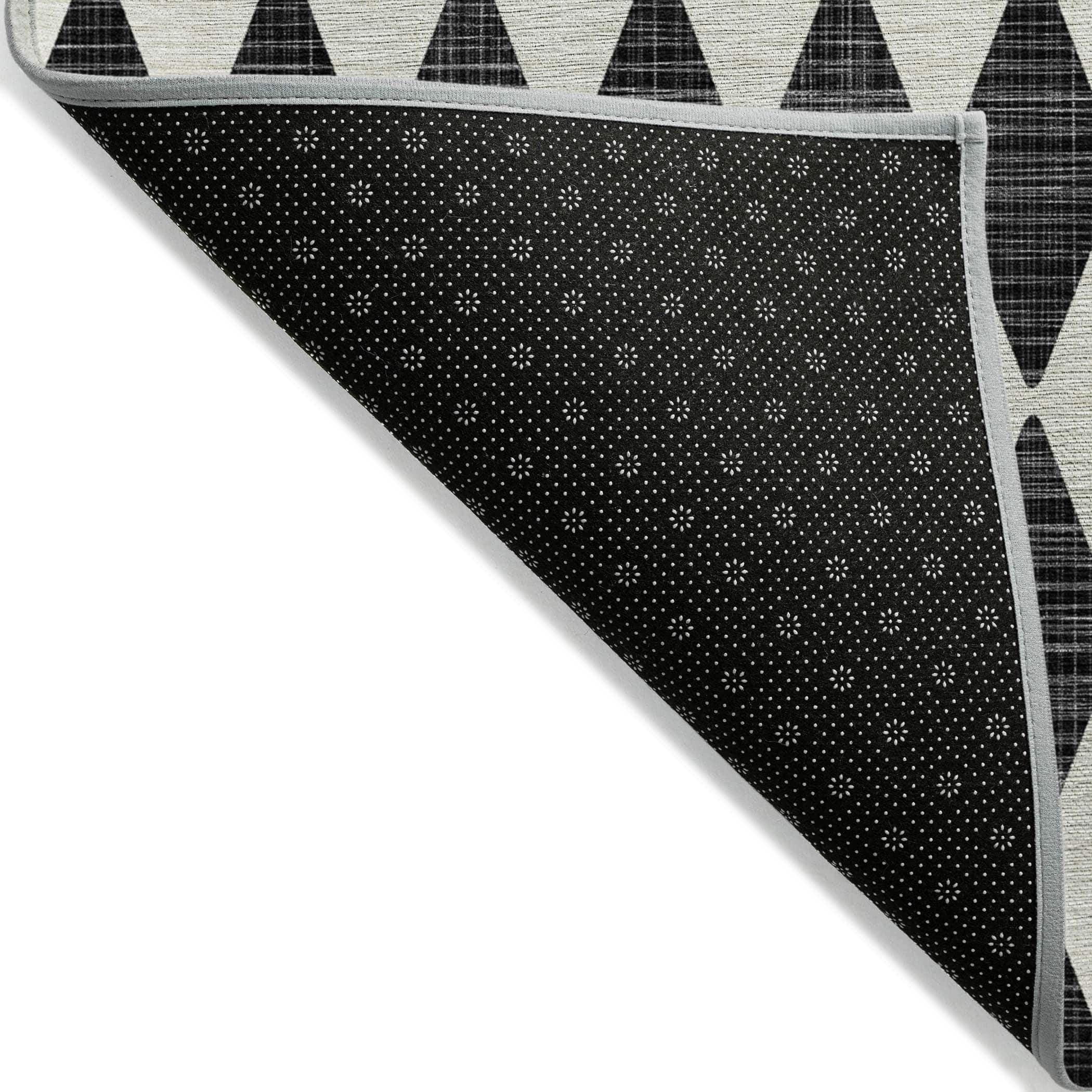 Addison Rugs Machine Washable Indoor/ Outdoor Chantille Argyle Rug Black - 2'3" x 7'6"