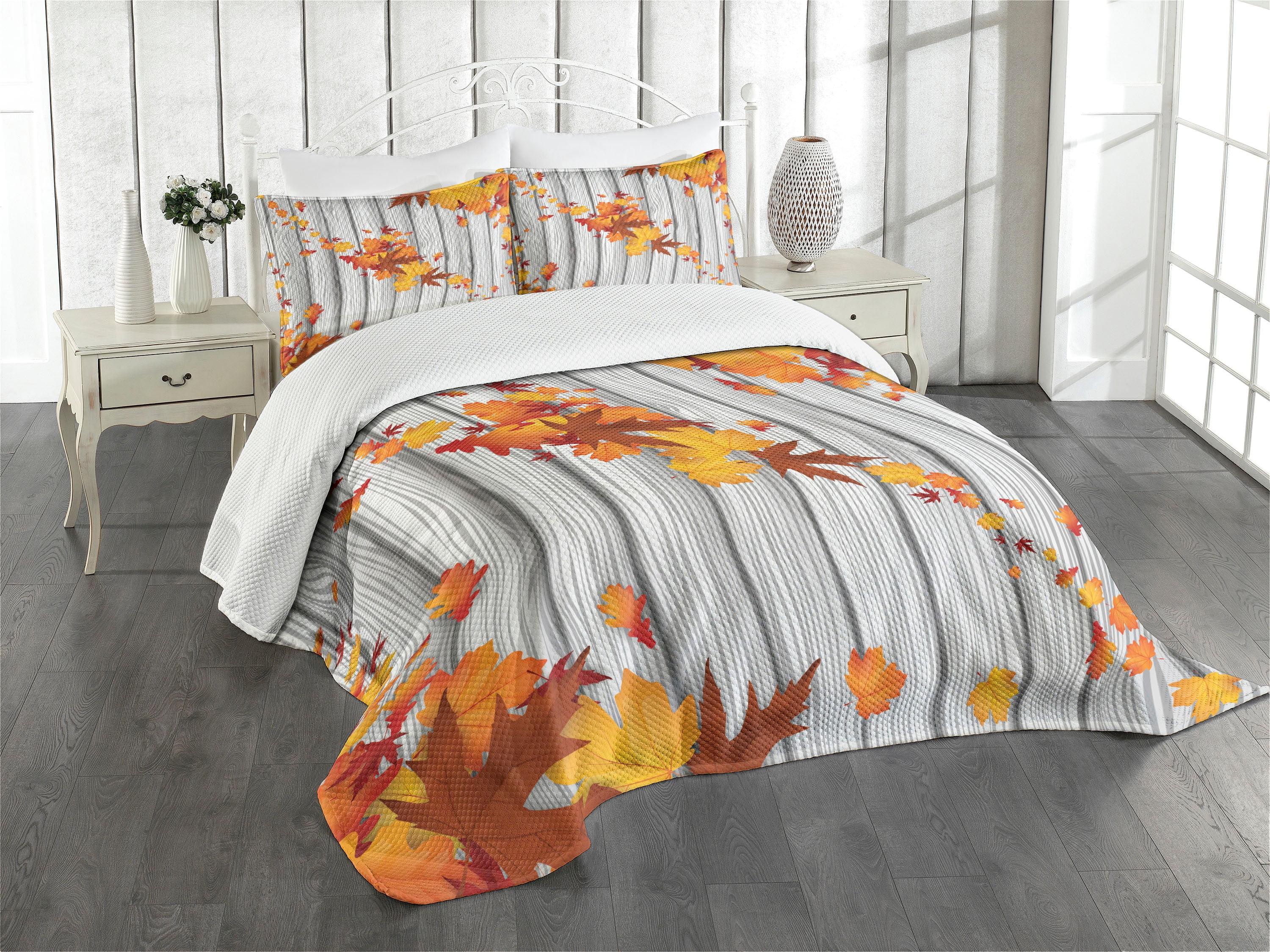 Autumn Maple Leaf Quilted Queen Bedspread Set in White