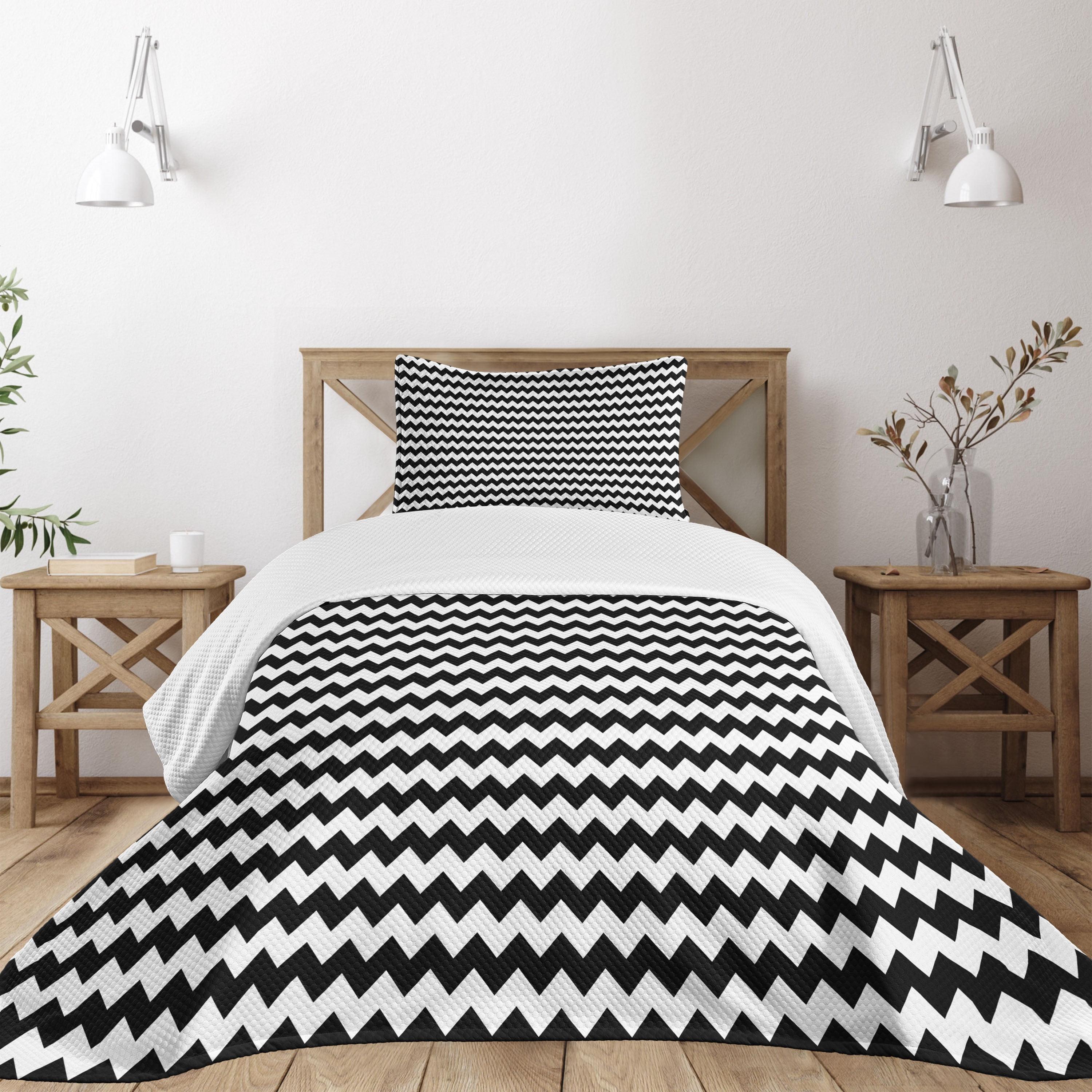 Twin White and Black Chevron Quilted Bedspread Set