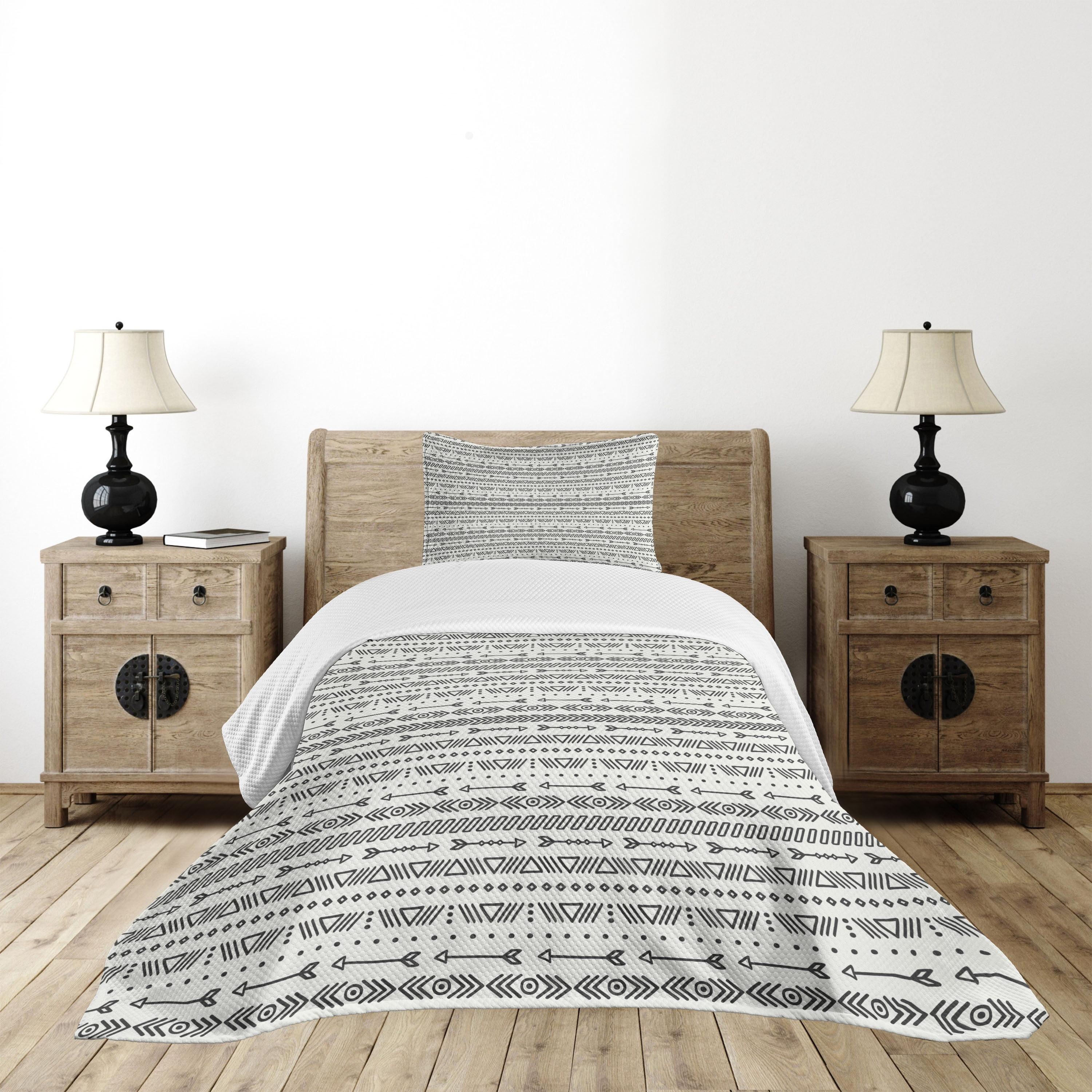 Twin White and Charcoal Geometric Bedspread Set