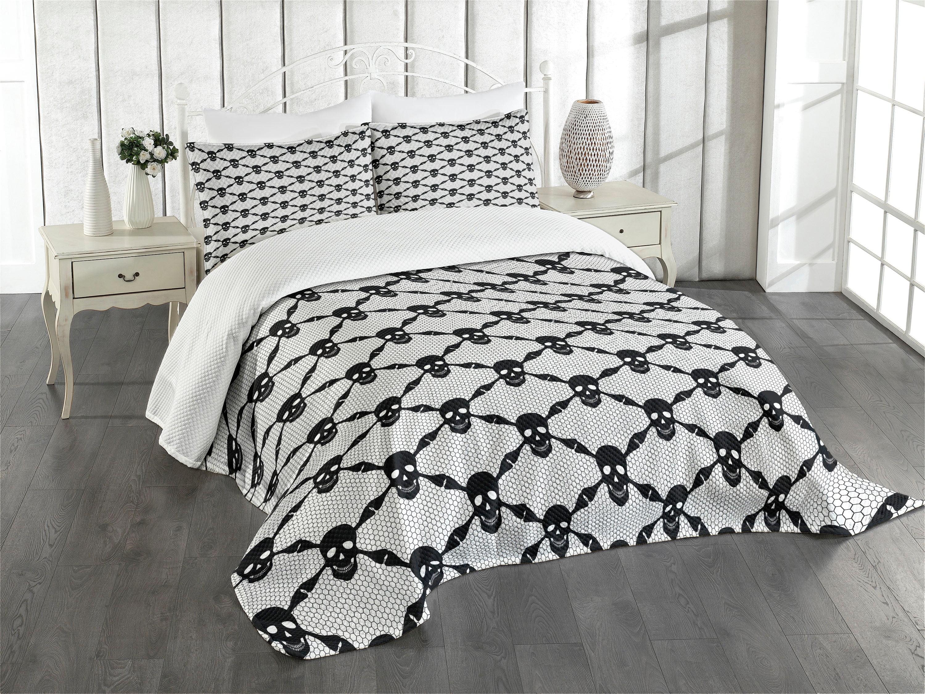 Gothic Halloween Skull Queen Bedspread Set in Black and White