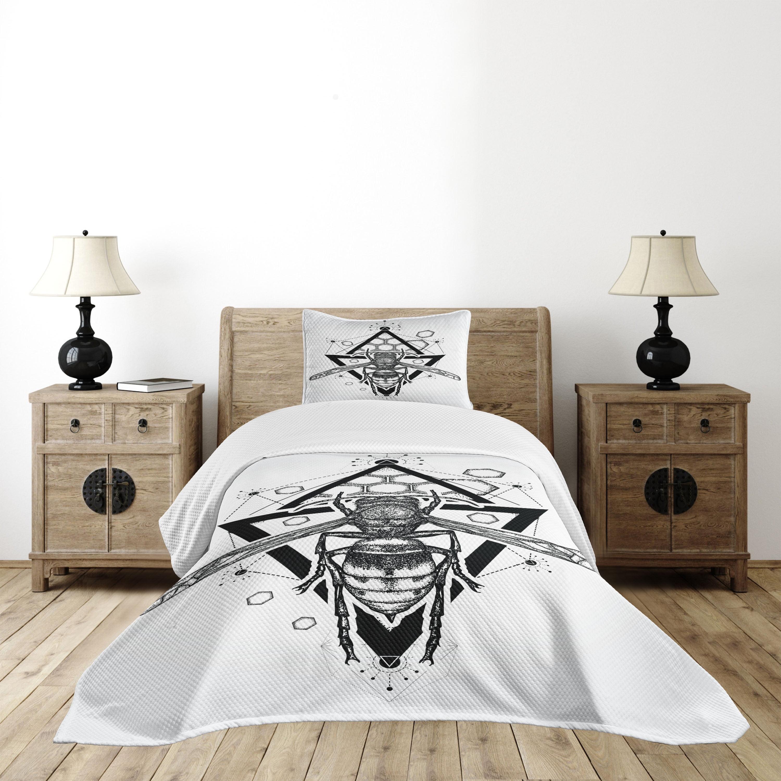 Bee Pattern Quilted Twin Bedspread Set in White