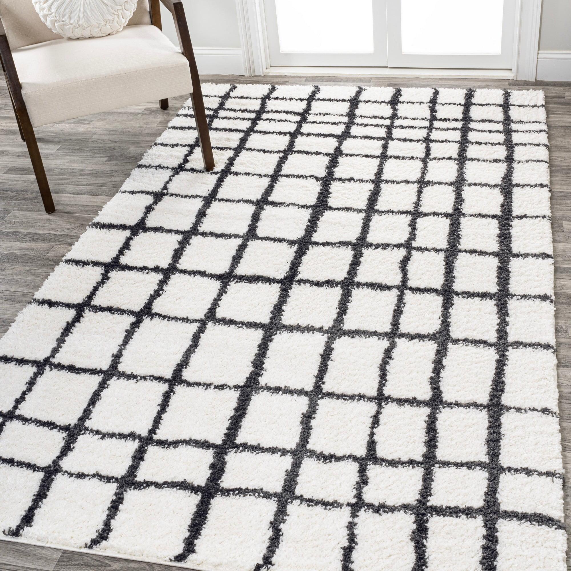 4' x 6' Black and White Geometric Shag Area Rug