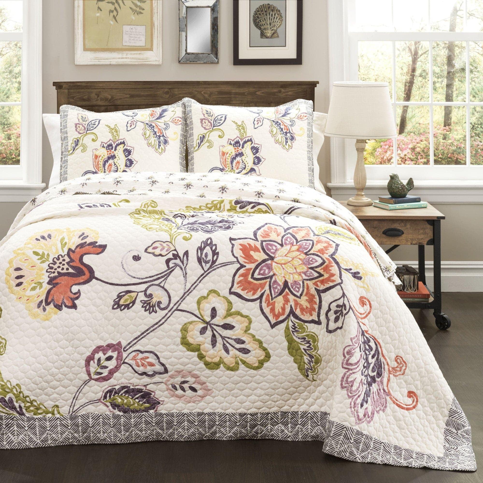 Aster Reversible Traditional 3 Piece Quilt Set