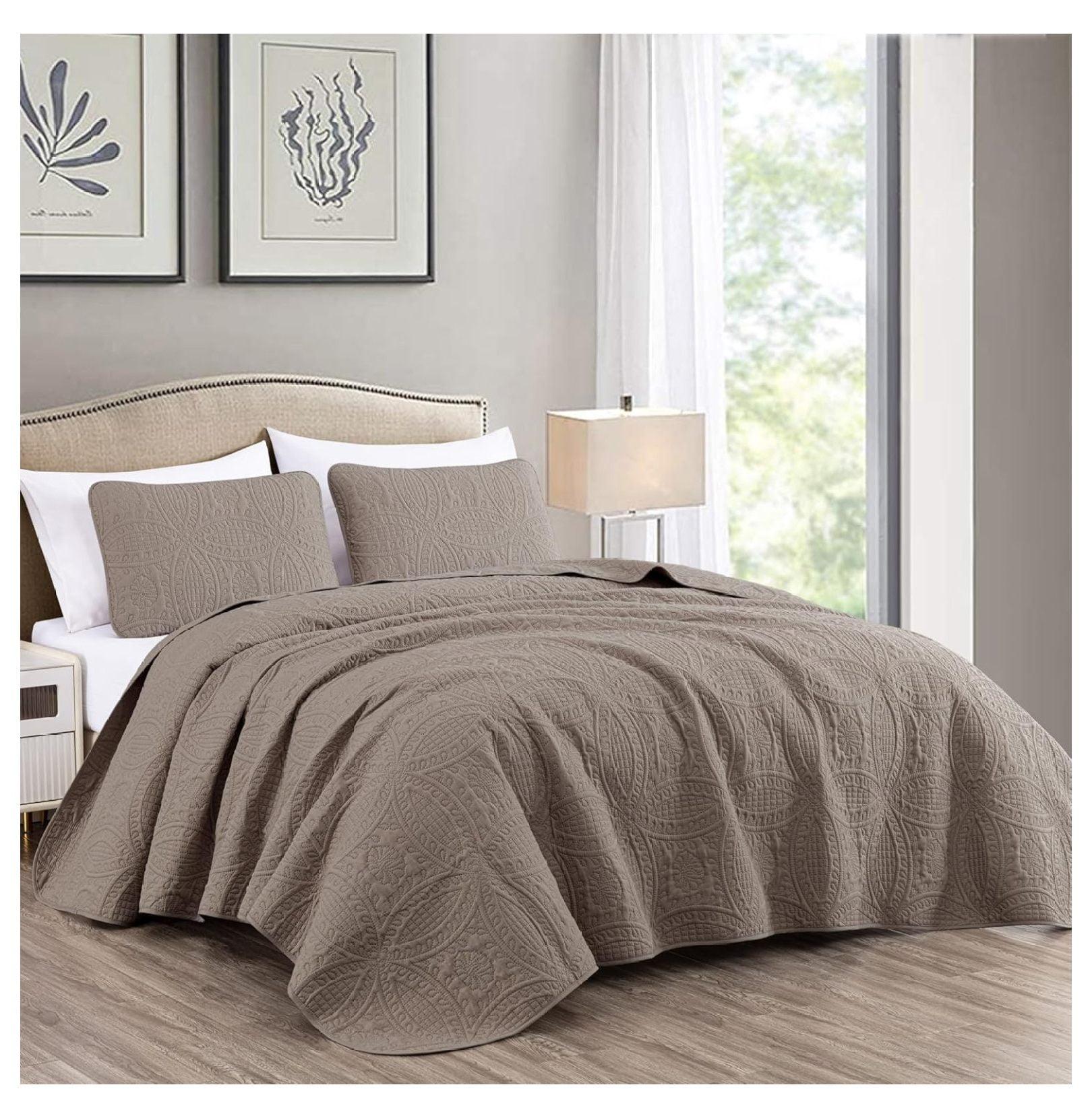 Austin Standard Geometric Shapes Coverlet Set