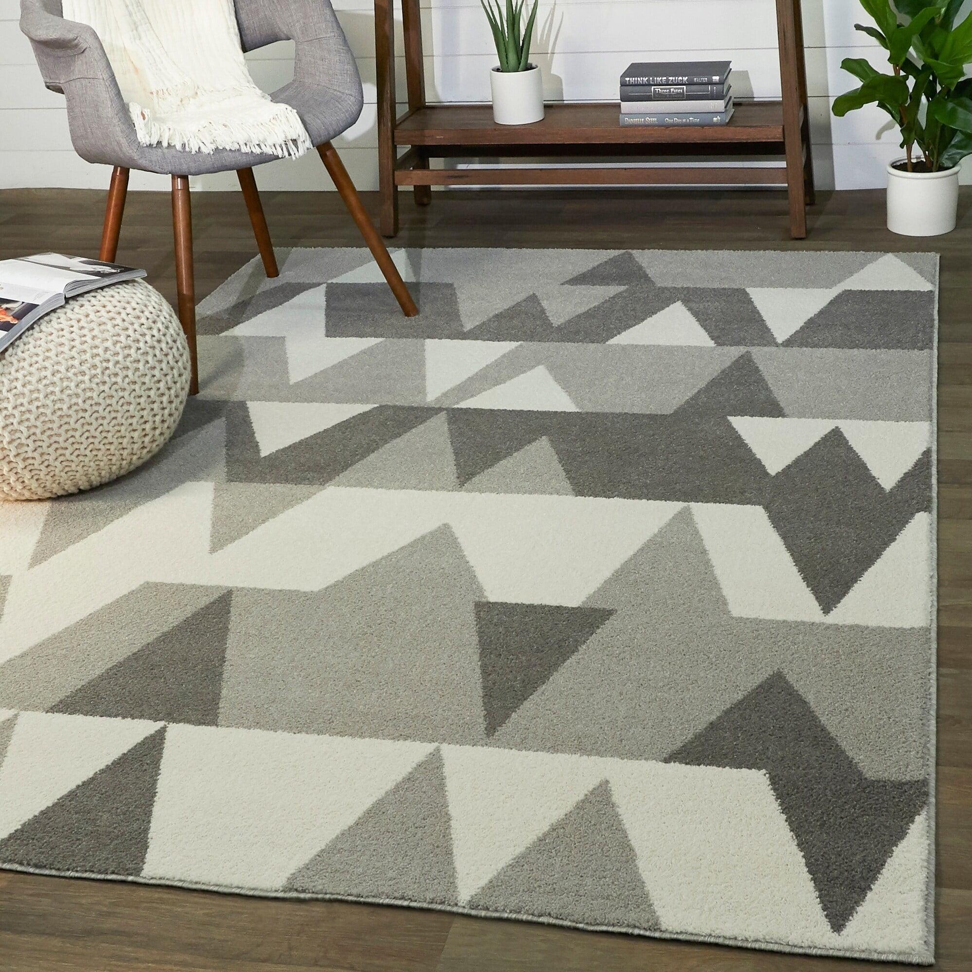 Gray Geometric 5' x 7' Reversible Synthetic Area Rug