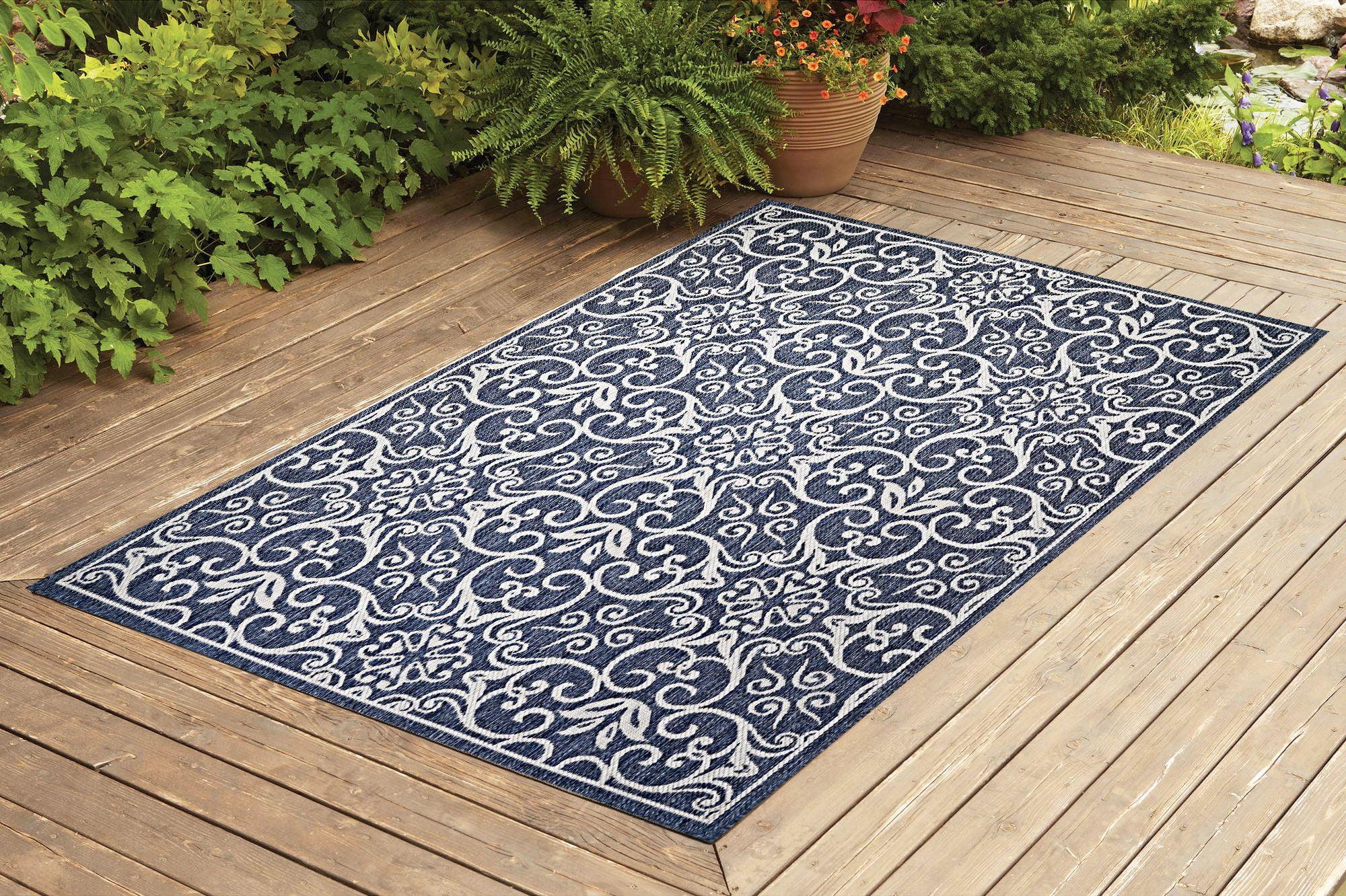 Navy and White Synthetic Outdoor Rectangular Rug 4' x 6'