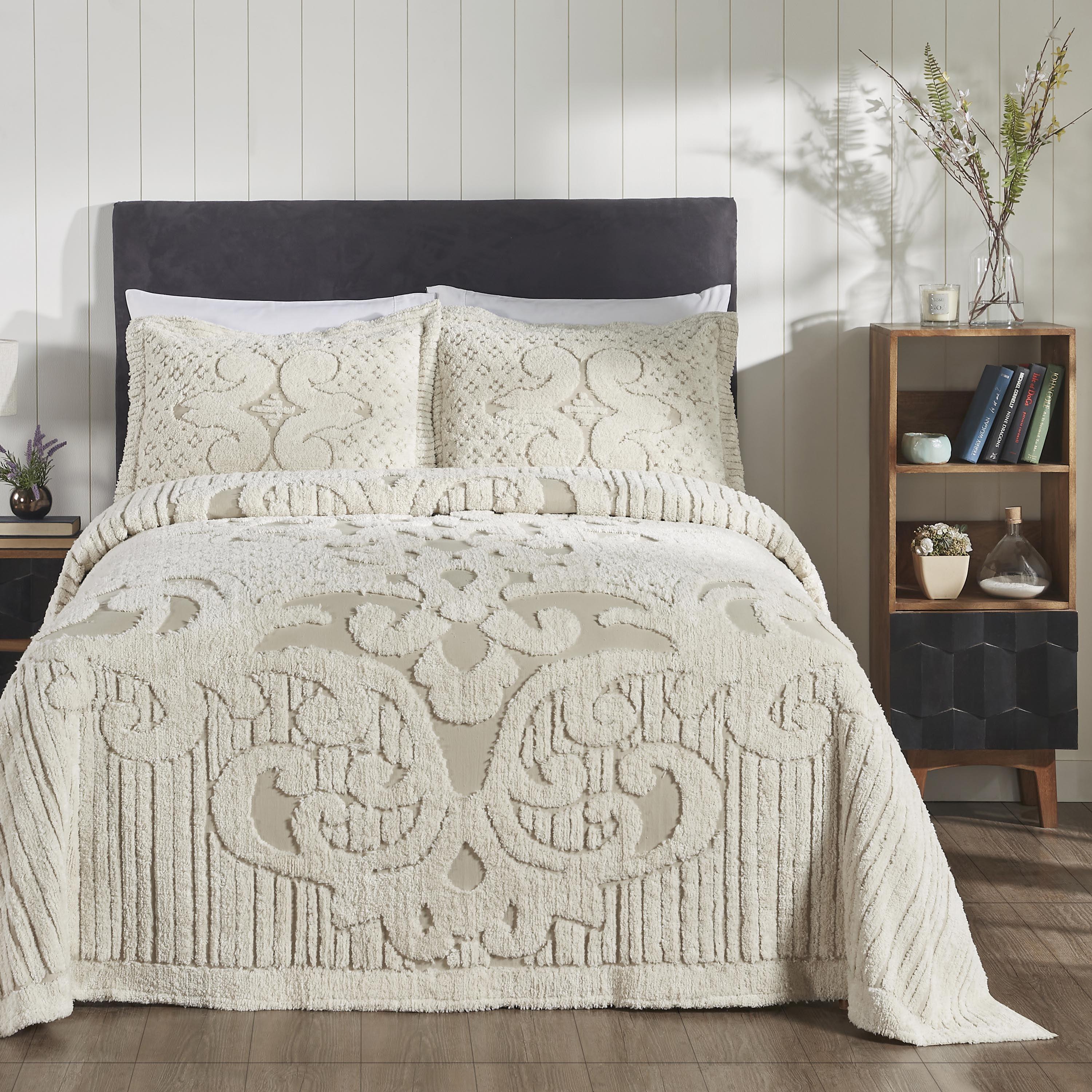 Ashton Collection Chenille Bedspread Set, 100% Cotton Machine Washable Bedding Set, Soft & Breathable Medallion Design Coverlet with Sham, Luxurious All Season Comfort