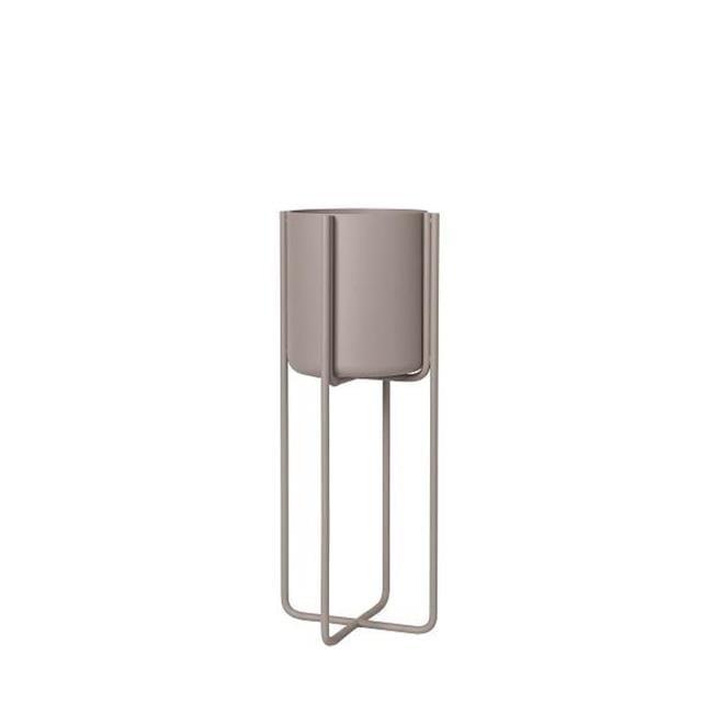 Kena Solid Steel Pot Planter