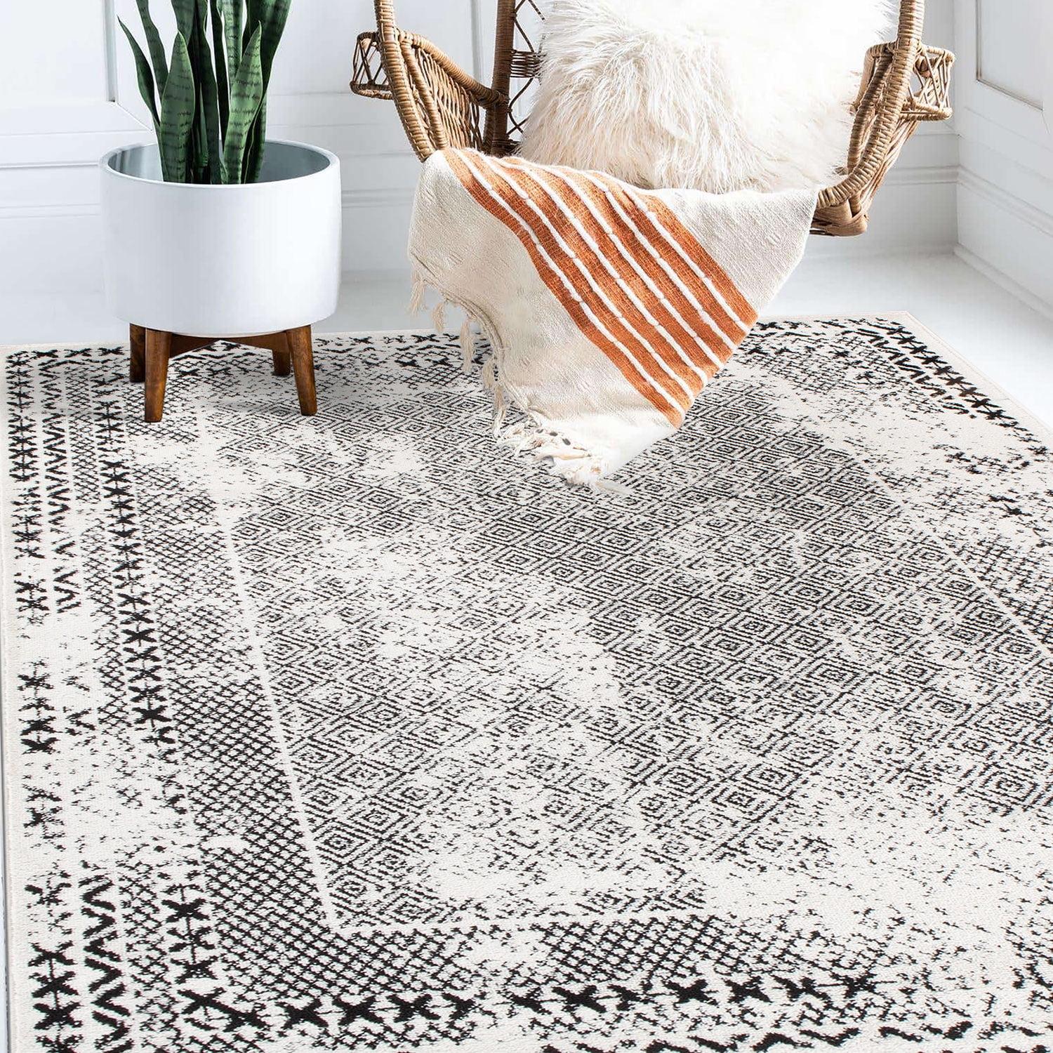 Black Geometric 5' x 7' Synthetic Easy Care Area Rug