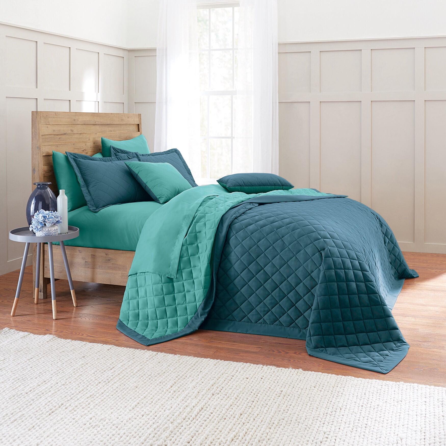 Peacock Turquoise Twin Reversible Quilted Bedspread Set