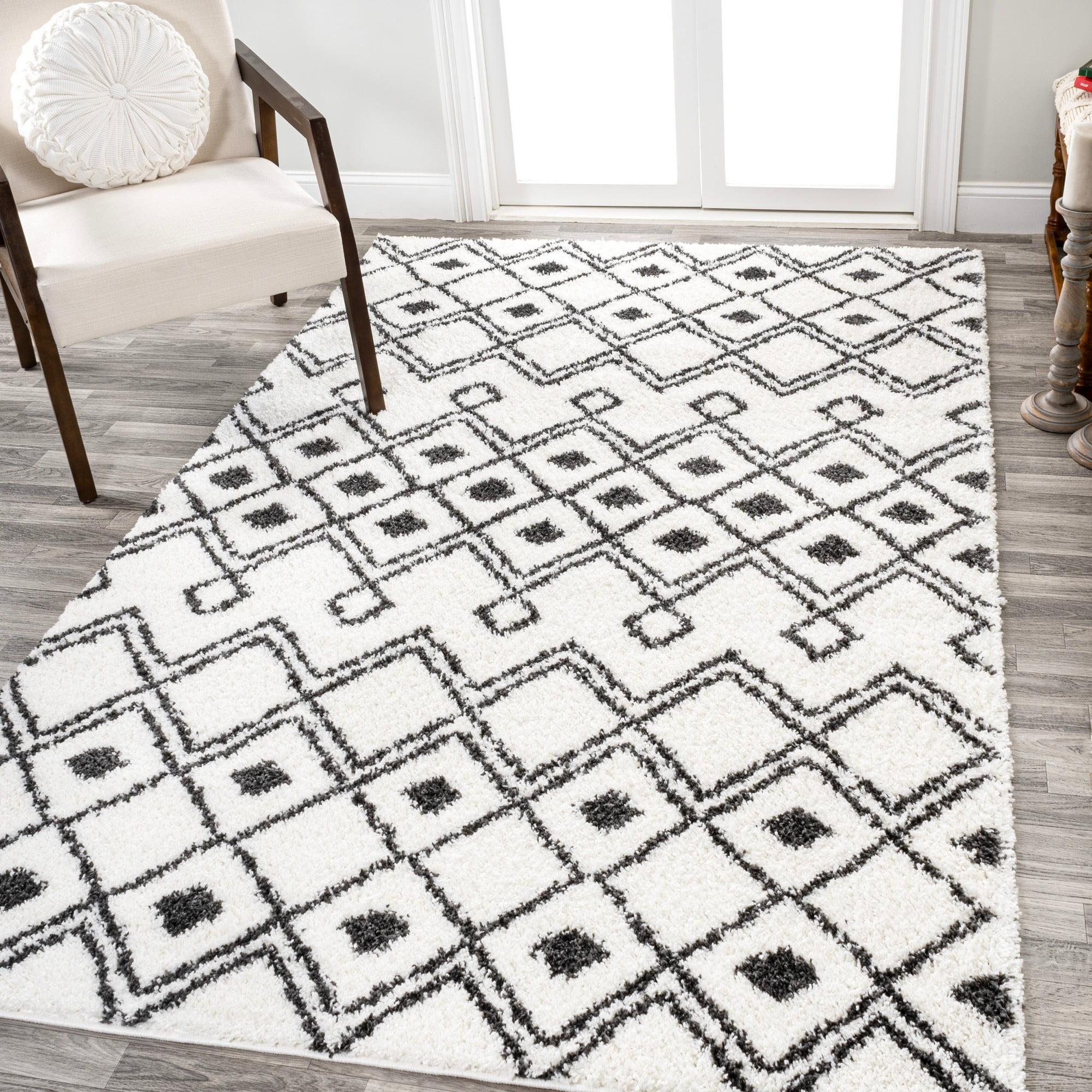 3'x5' Black and White Moroccan Diamond Shag Area Rug