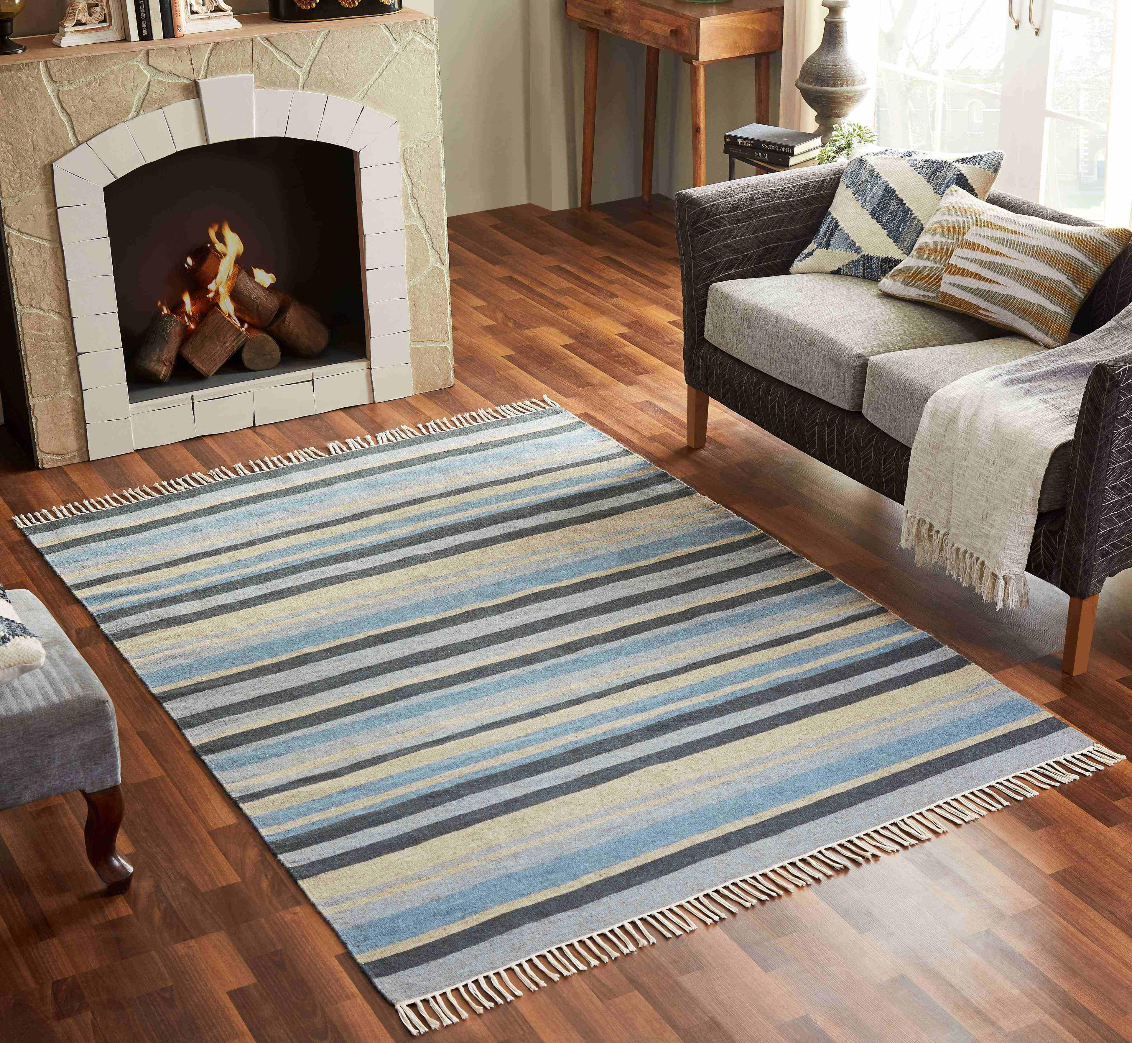Chesapeake Lori Collection Denim Hand Woven Area Rug ( 5'x7')