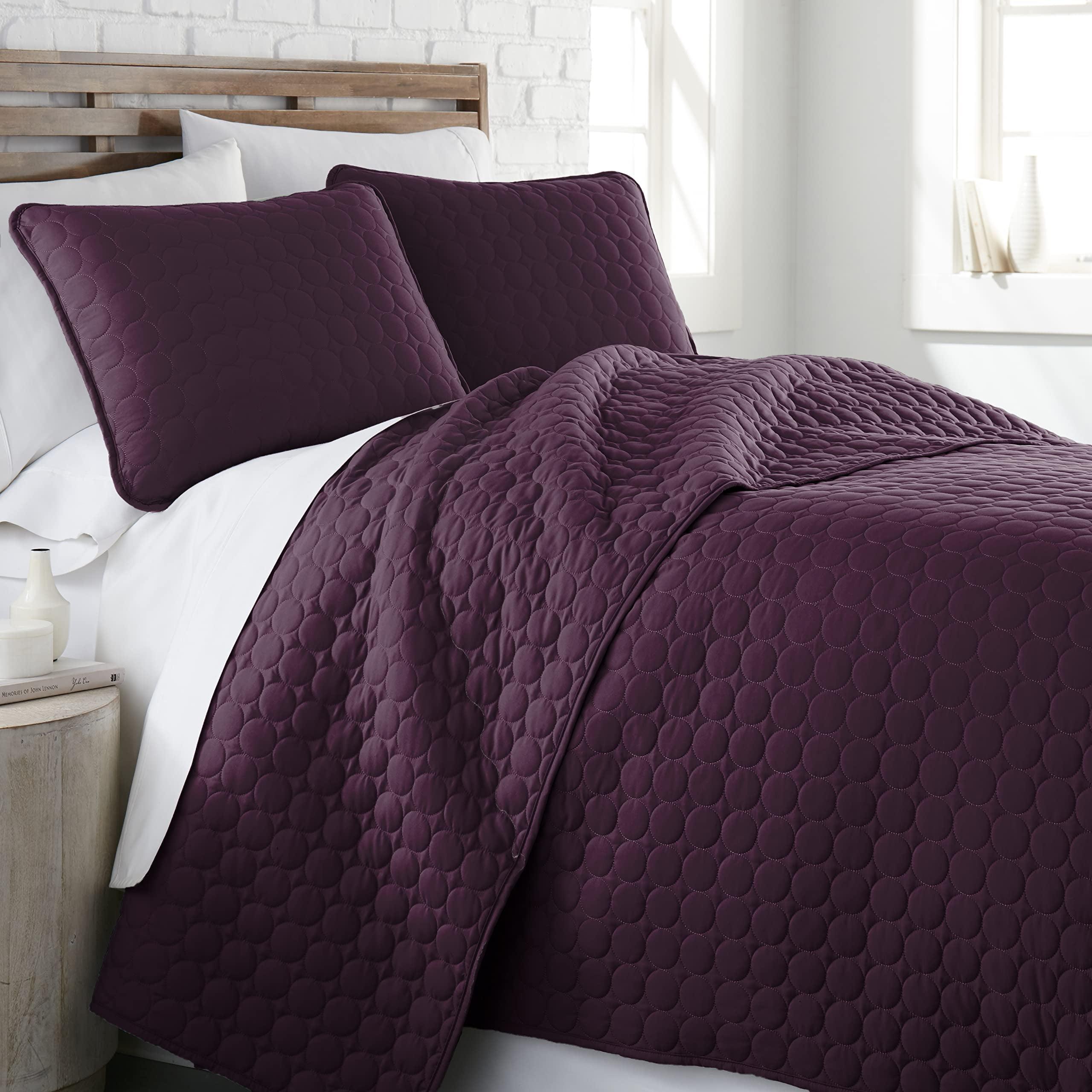 Southshore Fine Linens Lightweight Oversized Reversible Quilt Set with shams