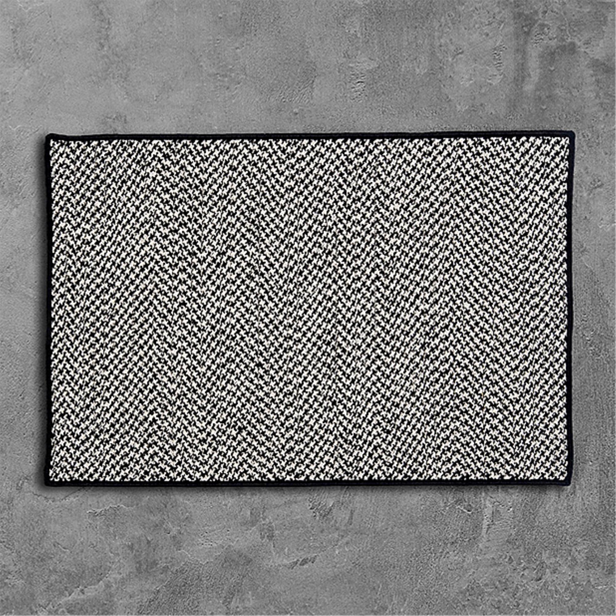 Black and White Houndstooth Reversible Synthetic Rug, 2' x 4'