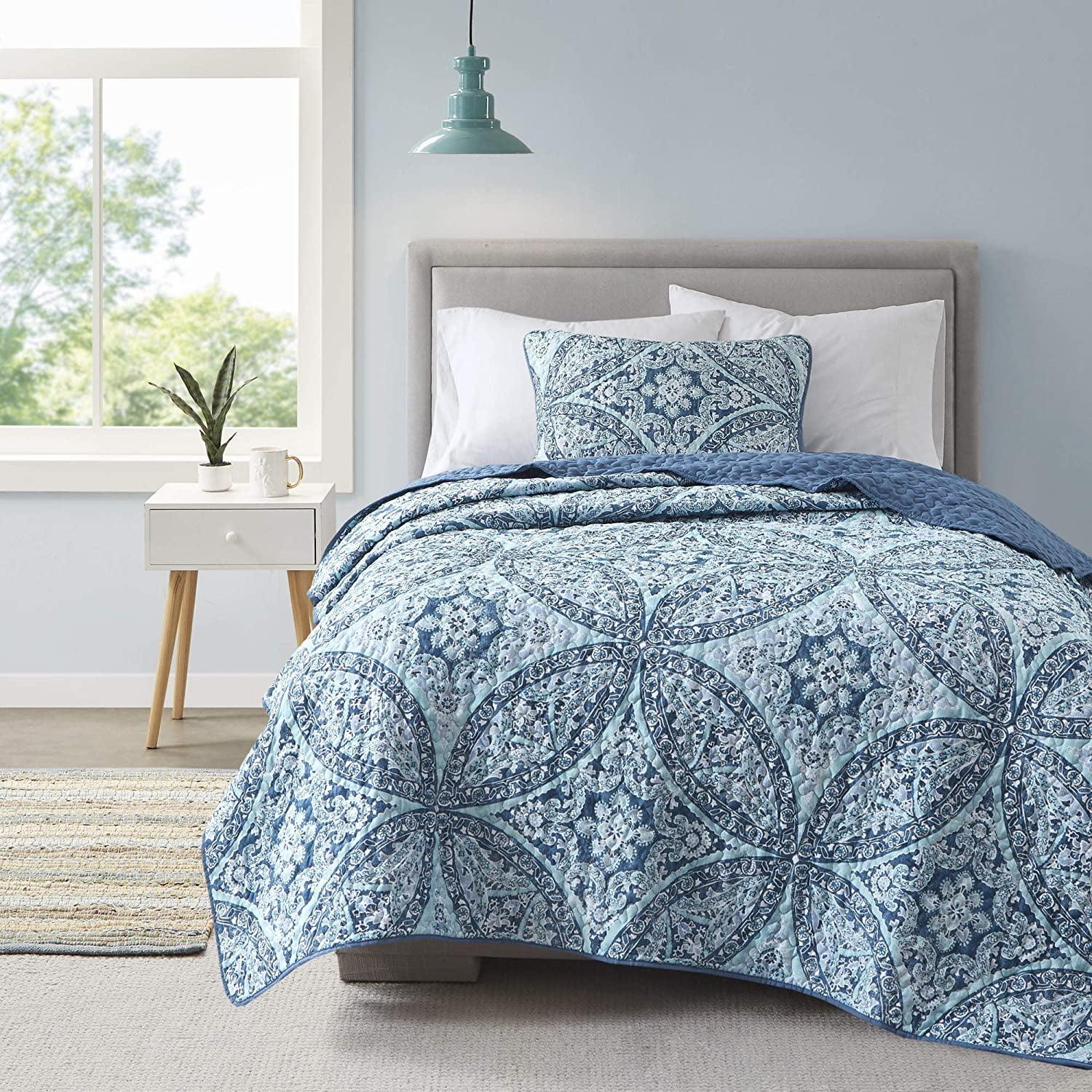 Gloria Damask Aqua Twin Reversible Microfiber Quilt Set