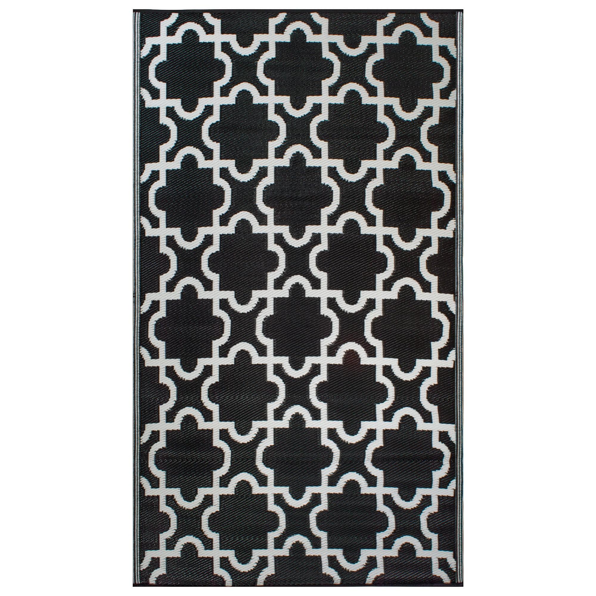 4' x 6' Black and White Reversible Synthetic Outdoor Rug