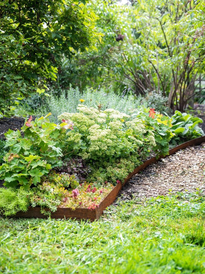 Gardener's Supply Company | Corten Steel Customizable Angle Landscape Edging | 44" Long 5" Tall Garden and Lawn Decorative Border | Set of 2 - gray