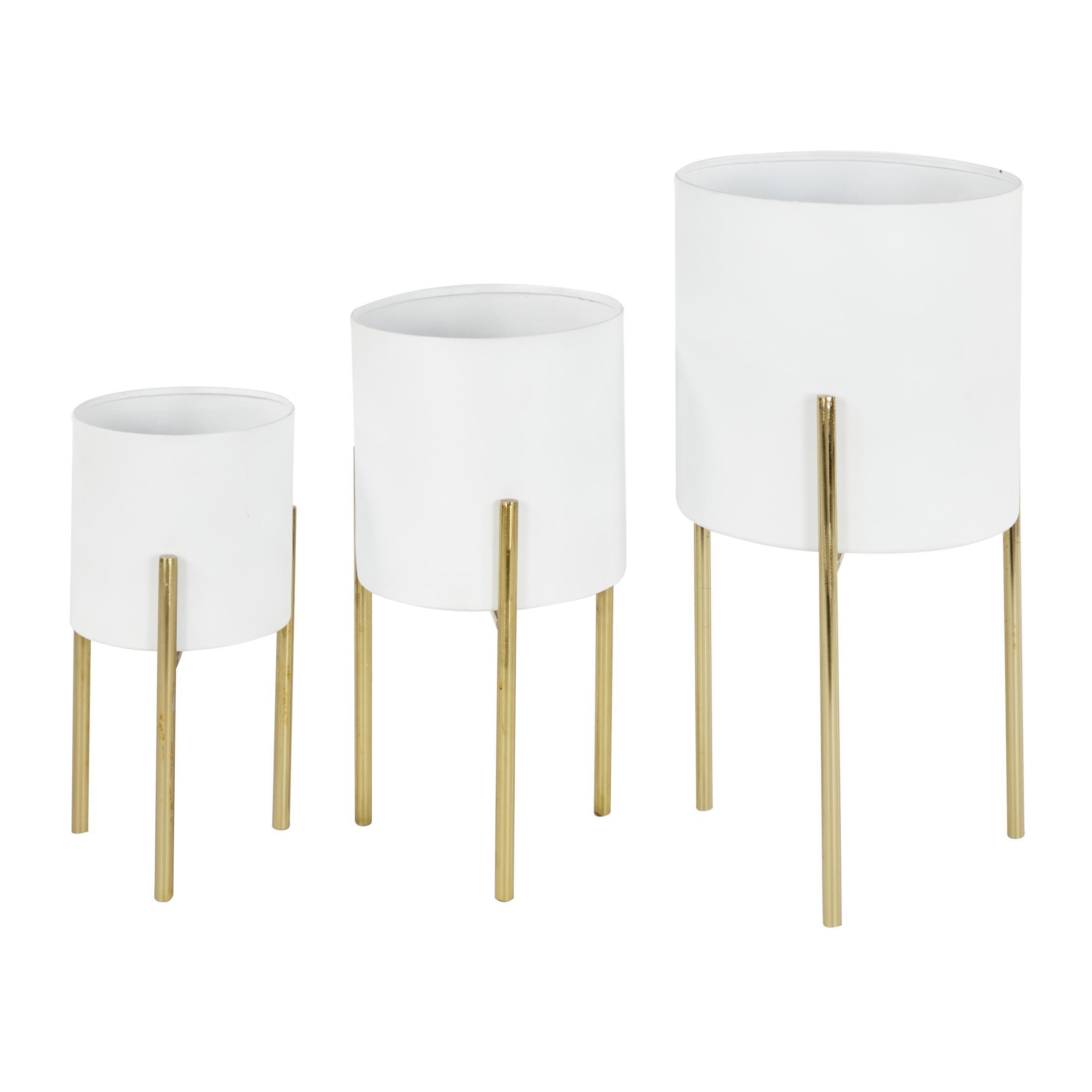 DecMode 18", 14", 12"H White Metal Planter with Removable Stand (3 Count)