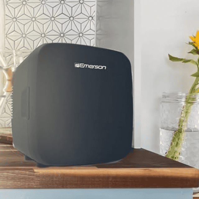 Emerson Emerson EFC-5001 Portable XL Mini Fridge Cooler for 12 Cans, 8L Capacity, AC/DC Power Compatibility, Removable Shelf, Lightweight Design – Ideal for Home, Office, Travel, Dorms, and Outdoor Use