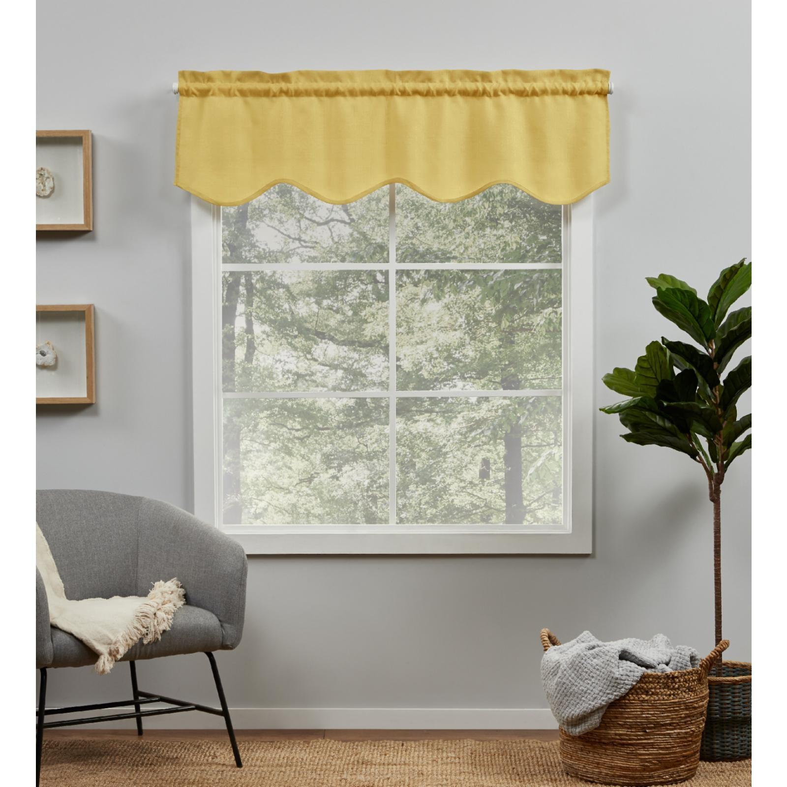 Amalgamated Textiles Exclusive Home Loha Light Filtering Rod Pocket Scalloped Valance