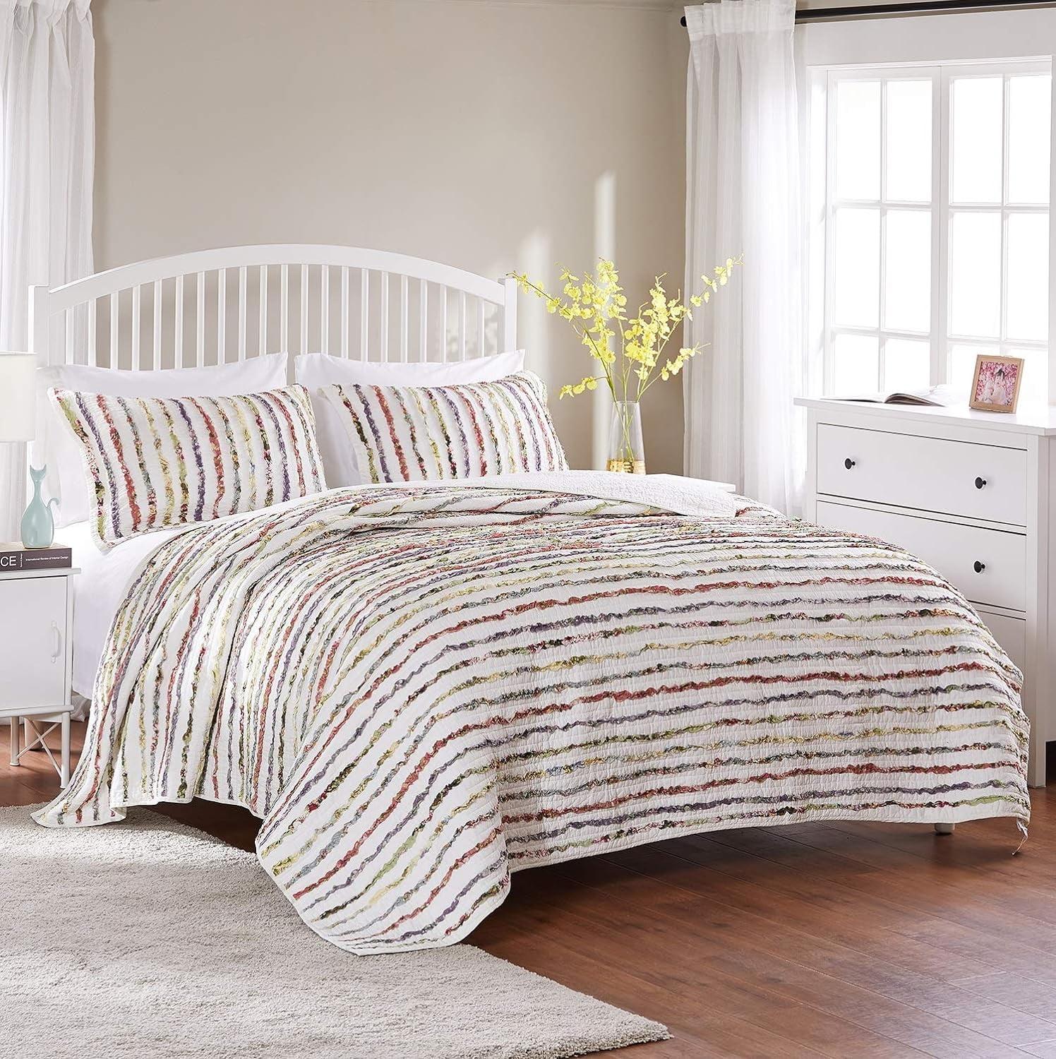 Elegant Twin-Size Ruffled Cotton Quilt Set in White