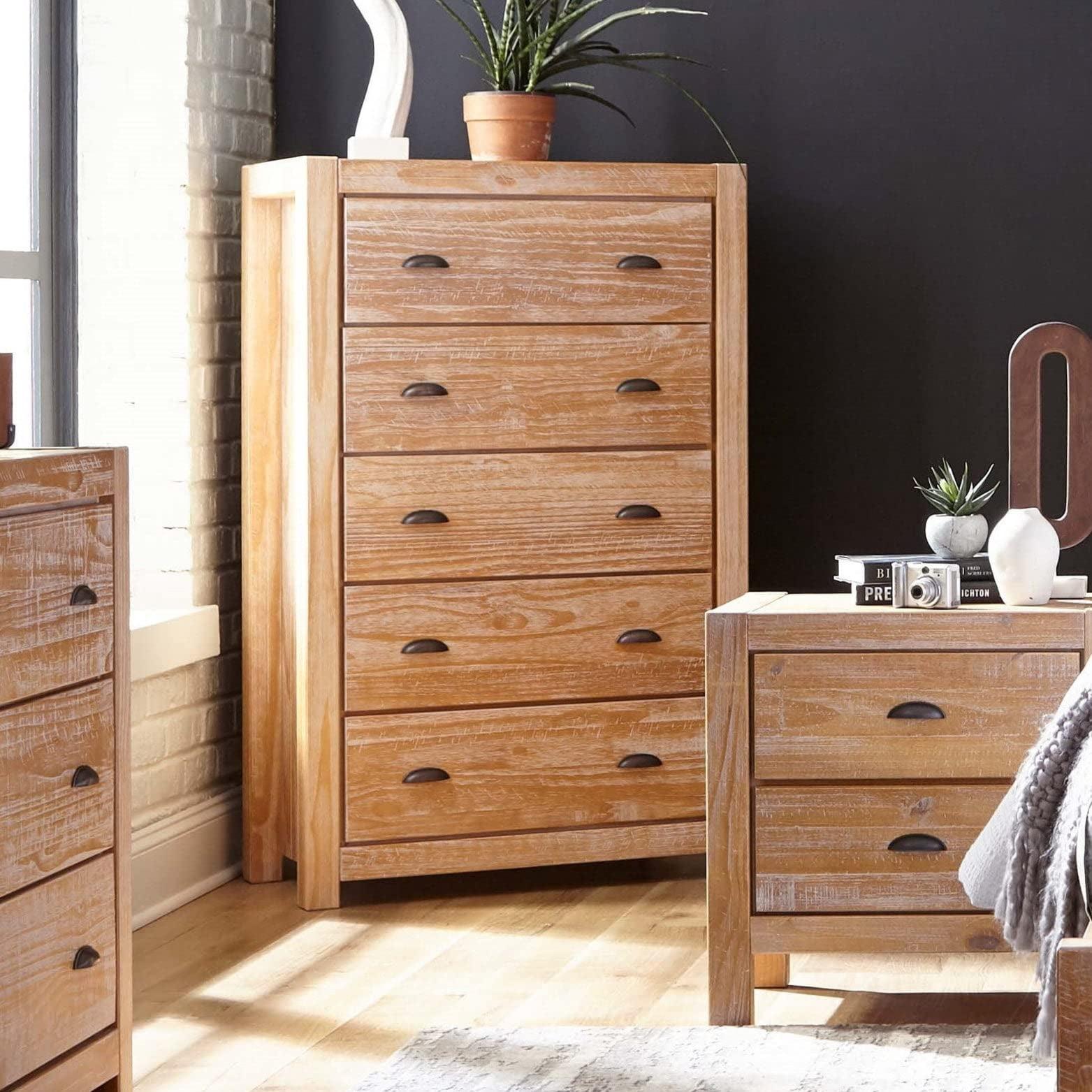 Montauk Solid Wood 32.5'' W 5 - Drawer Dresser