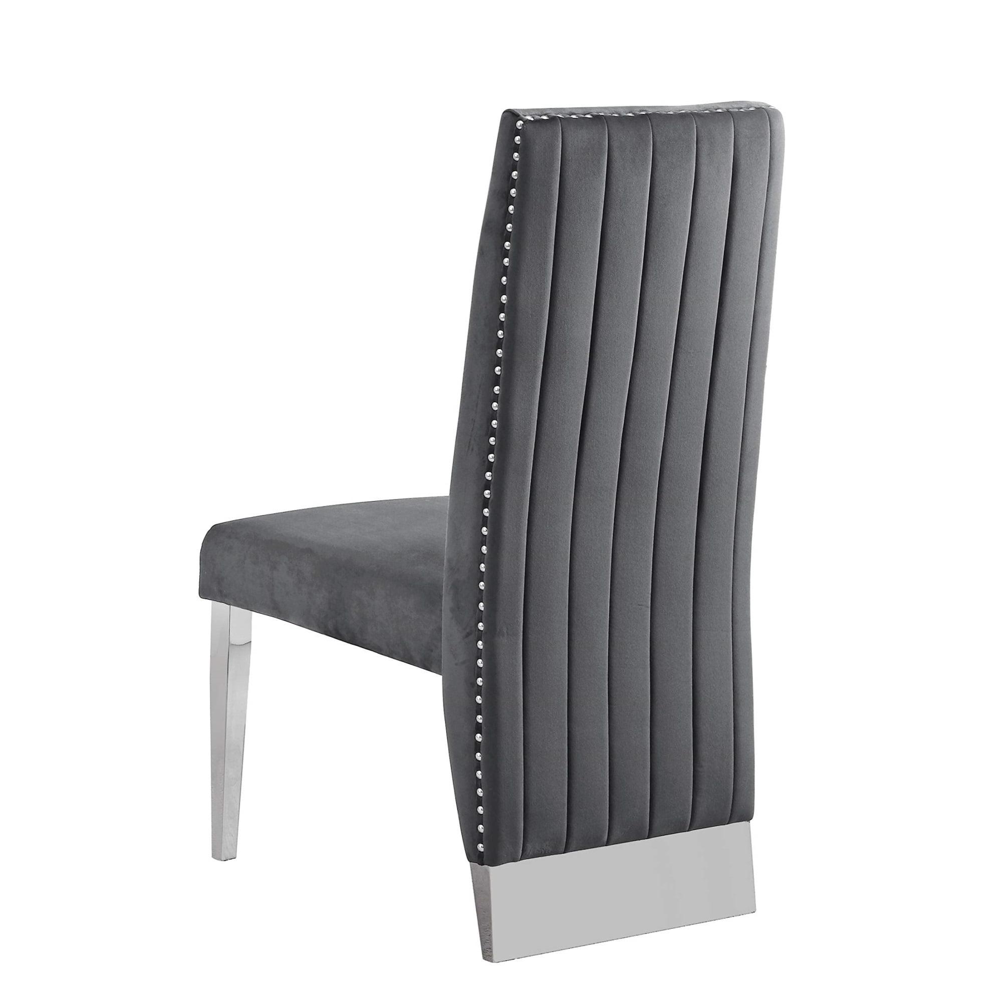 Sillas Laterales Decorativas de Terciopelo Capitoné Gris con Detalles Cromados Plateados (Juego de 2)