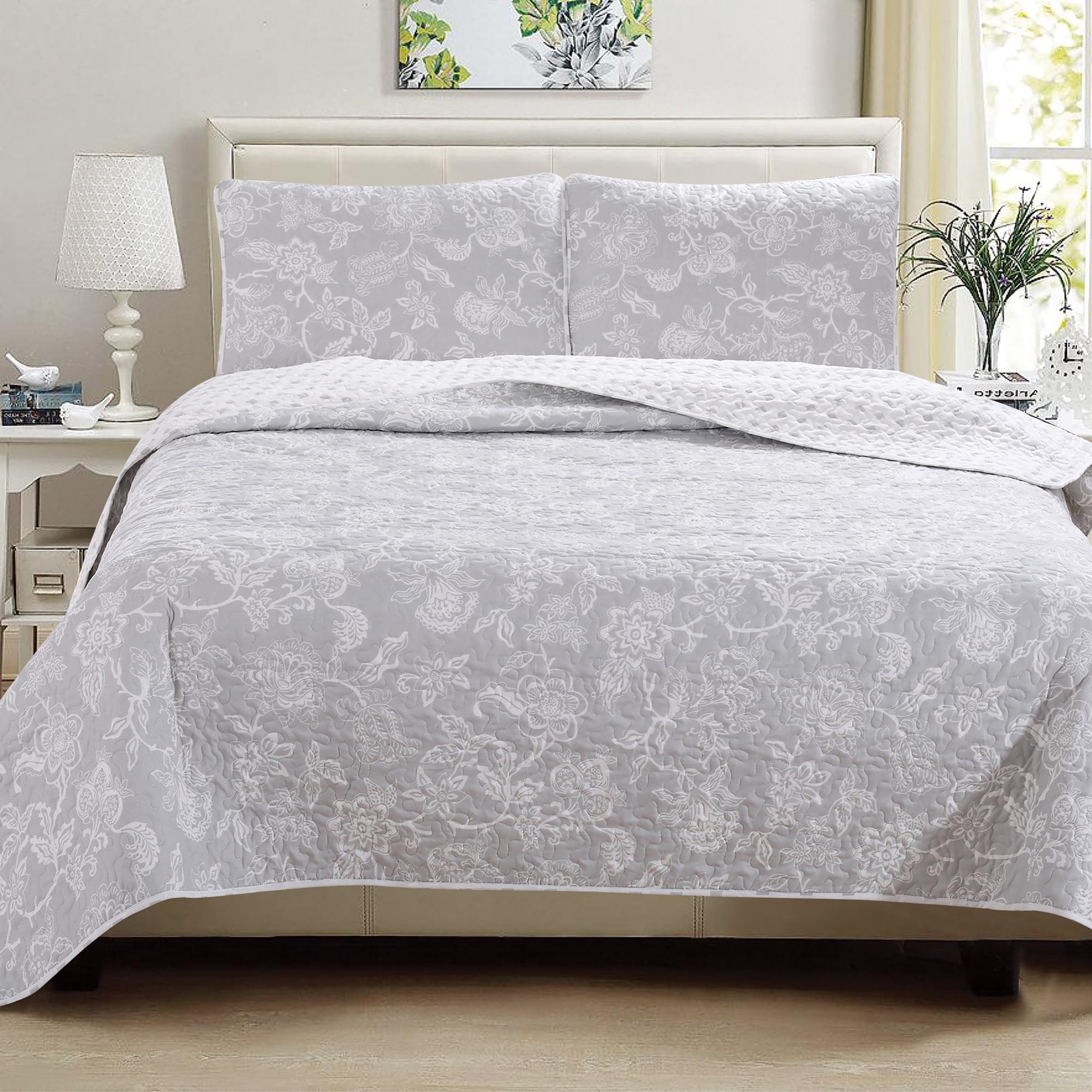 FreshFolds Dainty Floral Reversible Quilt Set with Shams