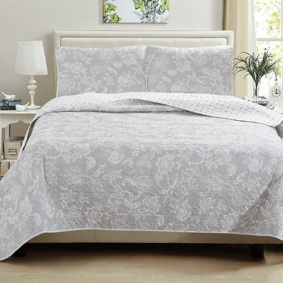 FreshFolds Dainty Floral Reversible Quilt Set with Shams