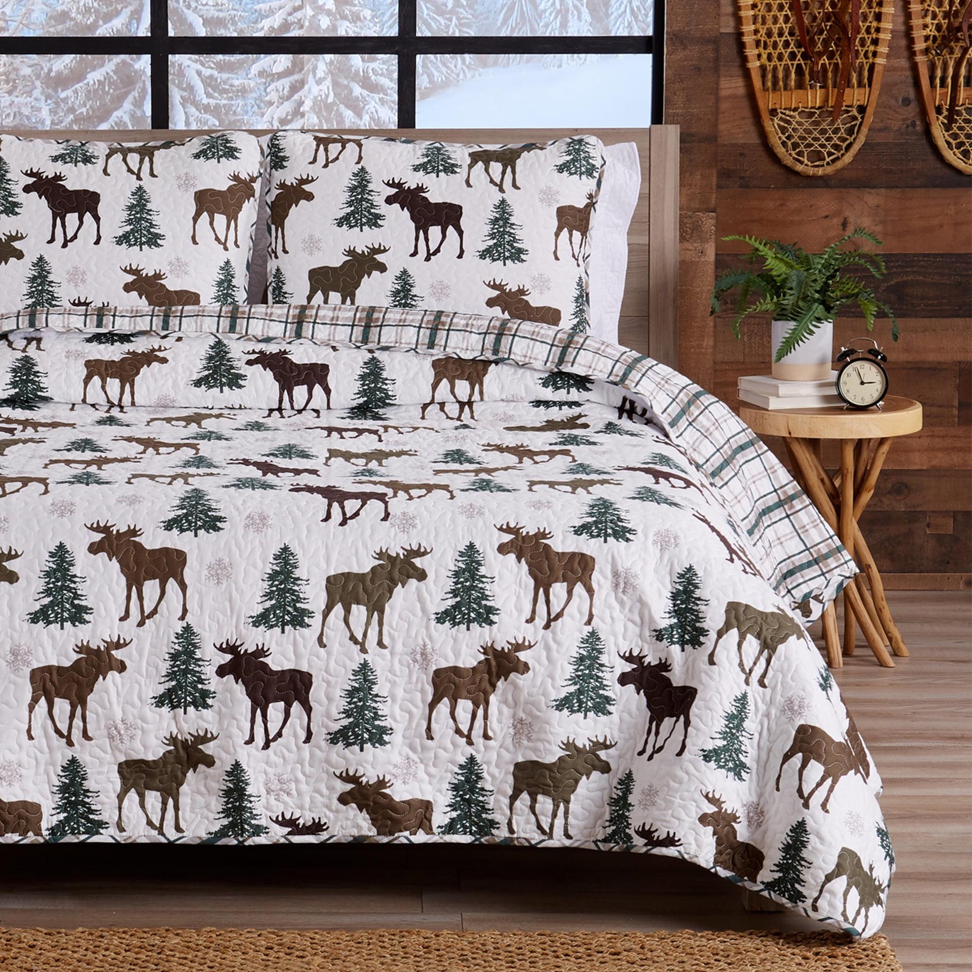 Moose Printed Reversible Patchwork Quilt Set with Shams