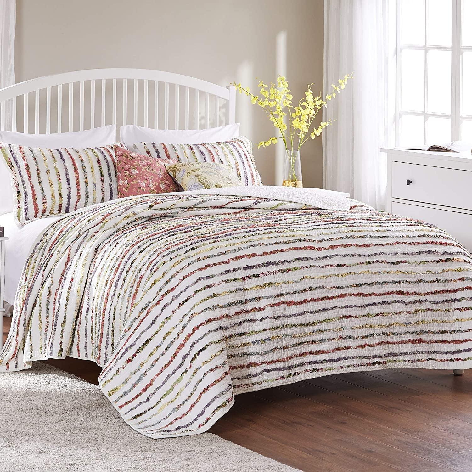 White Cotton Reversible Quilt Set with Decorative Pillows