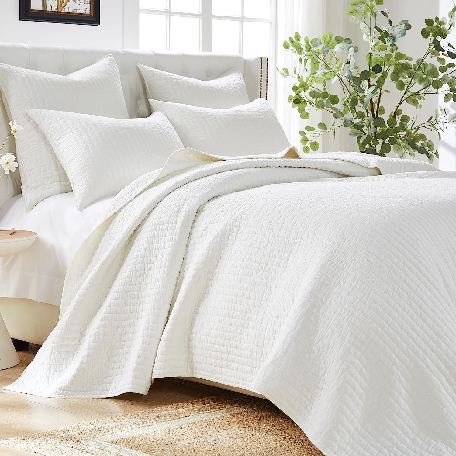 Antique White Full Cotton Quilt Set with Shams