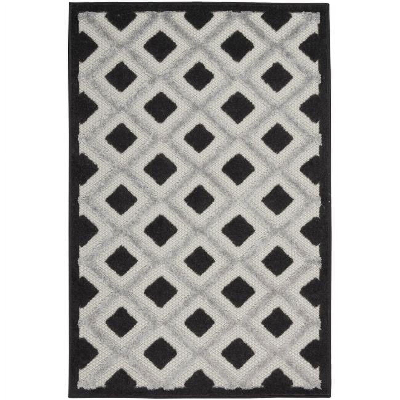 HomeRoots  3 x 4 ft. Black & White Gingham Non Skid Indoor & Outdoor Rectangle Area Rug - Black and White - 3 x 4 ft.