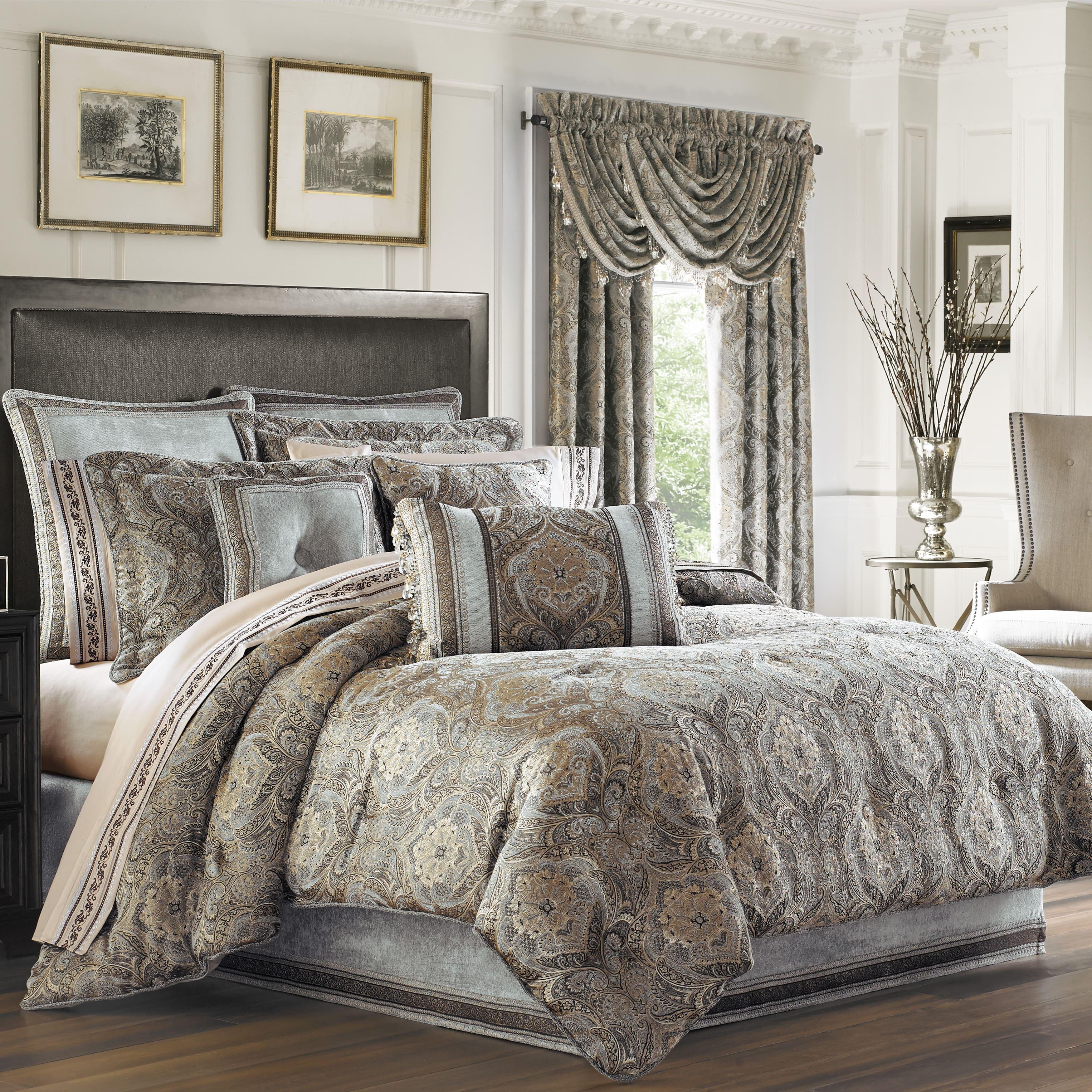 Paulina Comforter Set